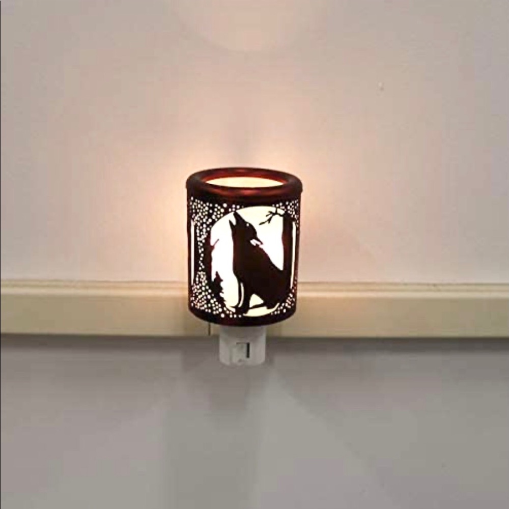 Woodland Creek Howling Night Light - Picture 3 of 7